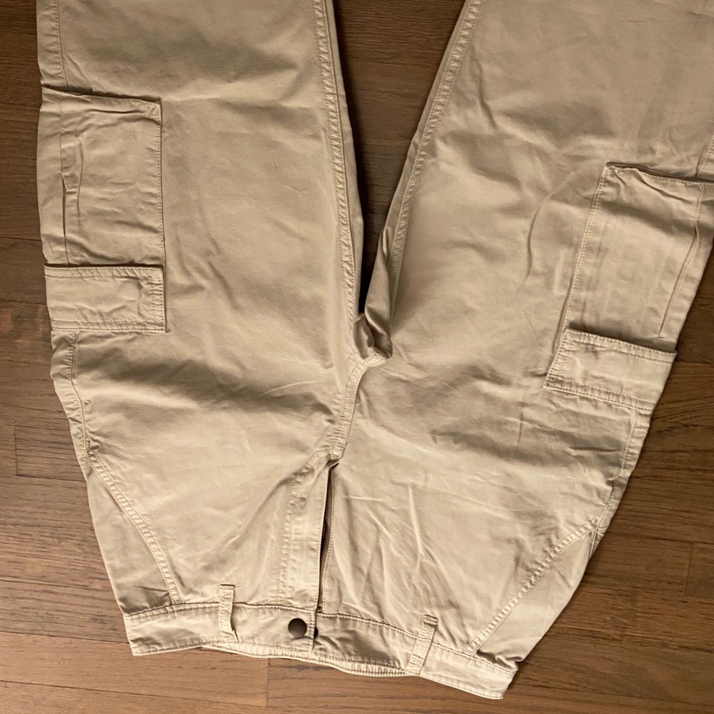 A&F cargo joggers and Soft AF boatneck t shirt. - Picture 6 of 14